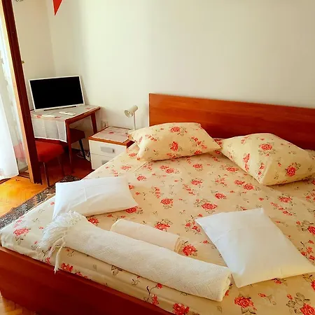 Apartment Buratovic Jelsa (Hvar)